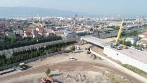 Otoyol Geçiş Köprüsü’nde kirişler konulmaya başlandı