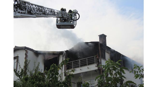 Yabancı uyruklu şahısların evi alev alev yandı