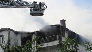 Yabancı uyruklu şahısların evi alev alev yandı