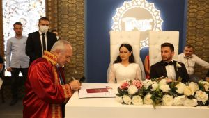 Abbas Bayrak oğlunu evlendirdi