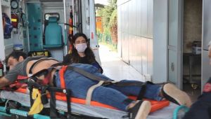 Ağabeyine saldıranı görünce yardıma koştu, kendisi bıçaklandı