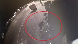 Bisiklet hırsızı kameraya yakalandı