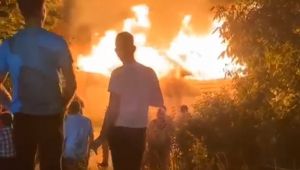 Düğünde atılan havai fişek, samanlığı küle çevirdi