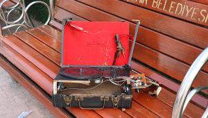 Durakta bırakılan şüpheli çanta ekipleri harekete geçirdi