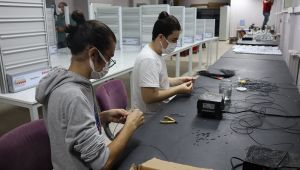 Fabrika gibi çalışan lise şimdi de deney seti üretiyor