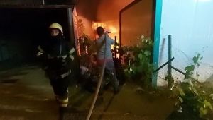 Gebze’de Konteyner alevlere teslim oldu