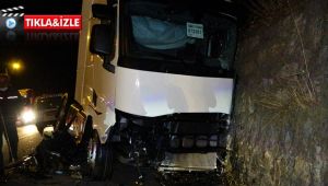 Gebze'de Tır ile otomobil kafa kafaya çarpıştı: 4 yaralı