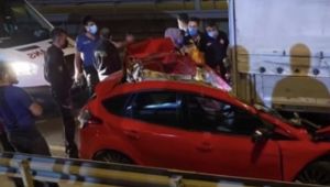 Gebze’de Tıra çarpan araçtan cansız bedeni çıkarıldı