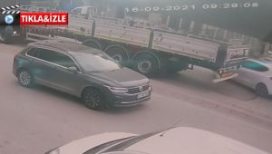 Geri geri gelen tır otomobile böyle çarptı