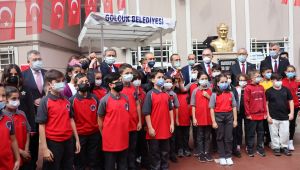 İlk ders zilini çalan Vali Yavuz aşı olmayanları uyardı