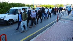 Kocaeli'de yakalanan göçmen kaçakçılarına tutuklama 