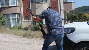 Komşusunu tıraş ederken dehşeti yaşadı