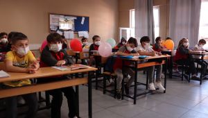 Okul bahçeleri ve sınıflar yeniden öğrencilerle doldu