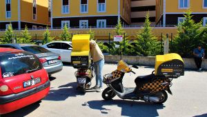 Otomobille çarpışan motosikletli kurye yaralandı