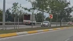 Ters şeritte ilerleyen kamyonet tehlike saçtı
