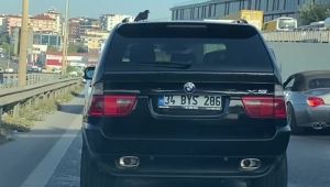 Uçmayı bıraktı, arabanın üzerinde seyahat etti