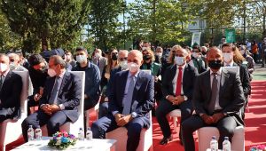 Yeni üniversitede öğrencilere ilk dersi Numan Kurtulmuş verdi