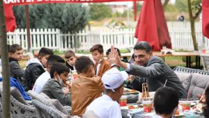 Başkan Kocaman, Van'dan gelen öğrencileri ağırladı