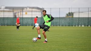 Bursaspor, Kocaeli'de kampa girdi!