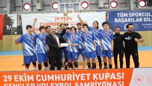 Cumhuriyet Kupası’nda ödüller Başkan Büyükgöz’den