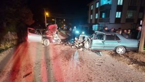 Gebze'de 2 otomobil çarpıştı: 2 yaralı