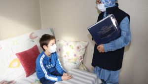 Görme engelli Ziya’ya Elif-Ba hediye edildi