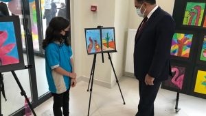 Güler resim sergisine katıldı!