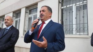 Güler Sarkuysan’da Bayrak törenine katıldı!