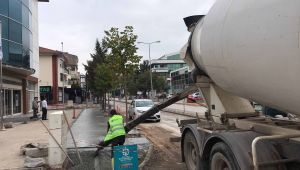 İzmit Demokrasi Bulvarında baskı beton kaldırımları yapıldı