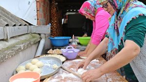 Köy kadınları bu lezzet için seferber oluyor