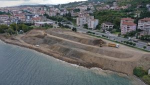 Kuruçeşme sahilinde depremden kalan inşaat atıkları kaldırılıyor