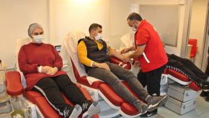 Öğrencilerin davetine koşan veliler 200 ünite kan bağışladı