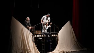 Son Çıkış tiyatro oyunu büyük ilgi gördü