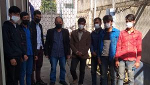 TEM'de durdurulan 2 araçta 8 göçmen yakalandı