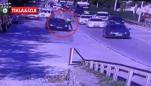 Trafik polisi kaçmak isteyen otomobilin kapısında böyle sürüklendi
