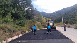 Yollardaki deformeler onarılıyor