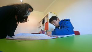 5 yaşına kadar konuşamadı, şimdi yazmayı bile öğrendi