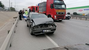 Bariyere çarpan otomobildeki çocuk yaralandı