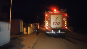 Binanın bacasından çıkan yangın korkuttu