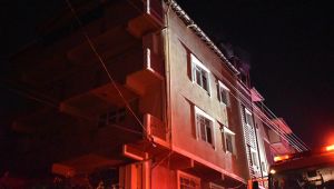 Darıca’da binanın çatısı alev alev yandı