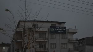 Gebze’de Özel okulun çatı izolasyonu uçtu