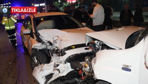 İki araç kafa kafaya çarpıştı: 2 yaralı