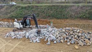 İzmit kent mezarlığında istinat duvarı çalışması