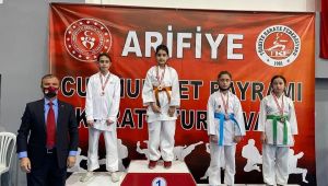 İzmitli karateciler şampiyonada 27 madalya aldı