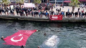 Körfezde Türk Bayrağı ve Atatürk posteri