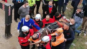 Öğrenci servisi kazasında sürücü de 3 saat sonra kurtarıldı