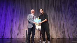 Öğretmenler, Doğu Demirkol’un stand-up gösterisi ile eğlendi