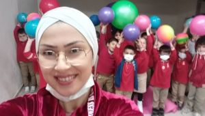 Sıradanlıktan çıkarttığı dersleri, eğlendirerek öğretiyor