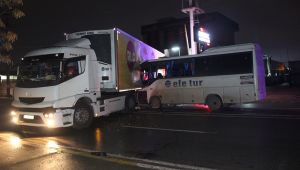 Tavuk yüklü tır yolu kapatınca faciaya sebep oluyordu