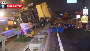 Tır bariyerlere çarptı, dorsedeki variller yola saçıldı
